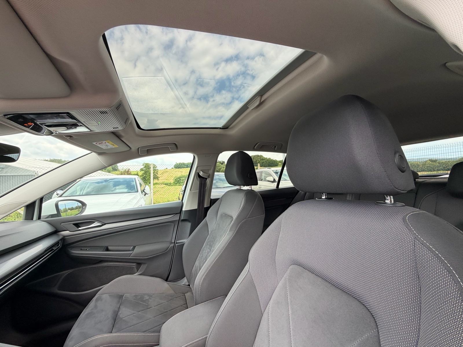 VW Golf 8 2,0 TDI DSG Style MATRIX IQ LIGHT Pano Navi Webasto Servisna, fotografija 15