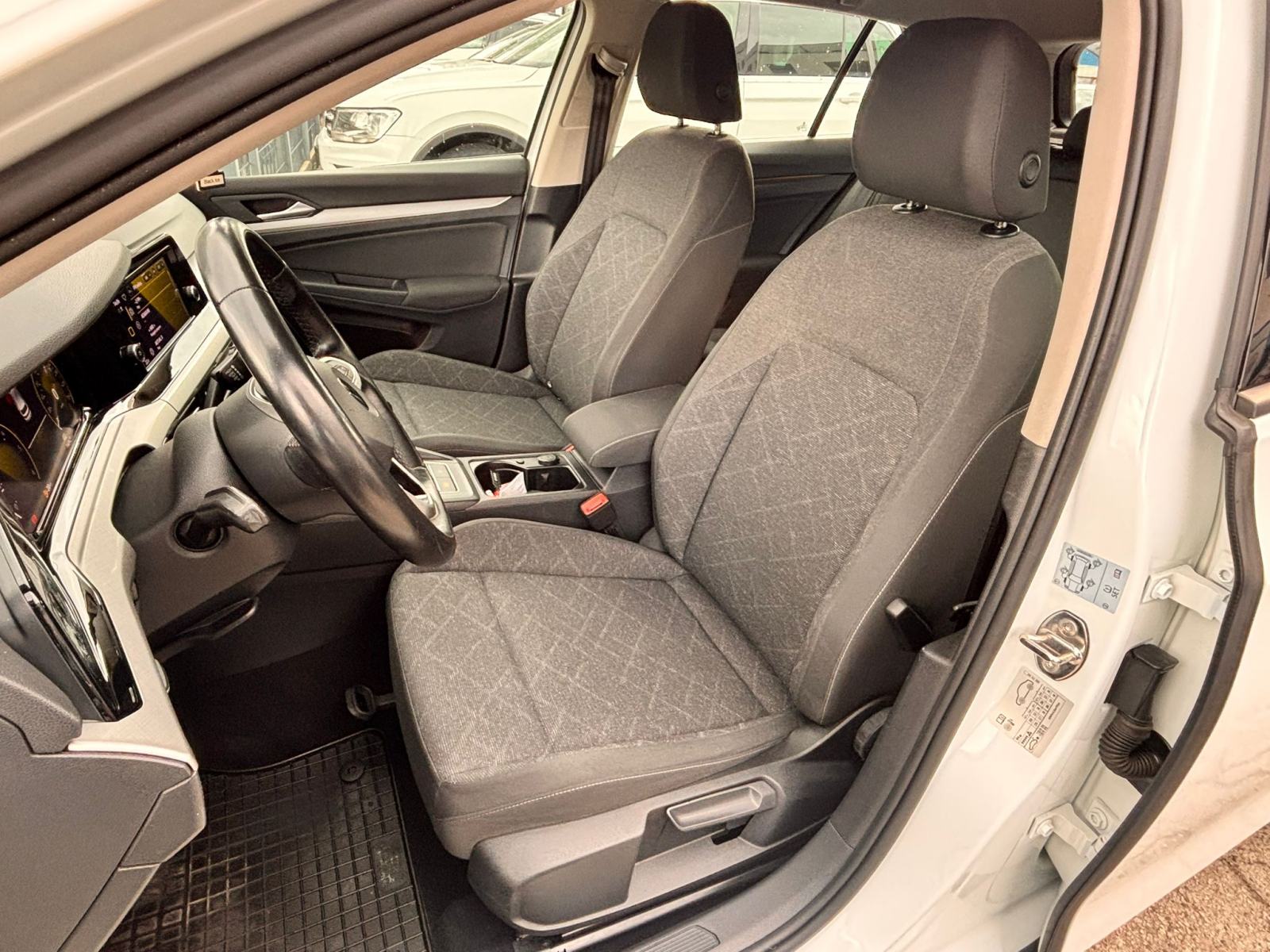 VW Golf 8 2,0 TDI Life 1.VL Nije uvoz Jamstvo 1G, fotografija 9