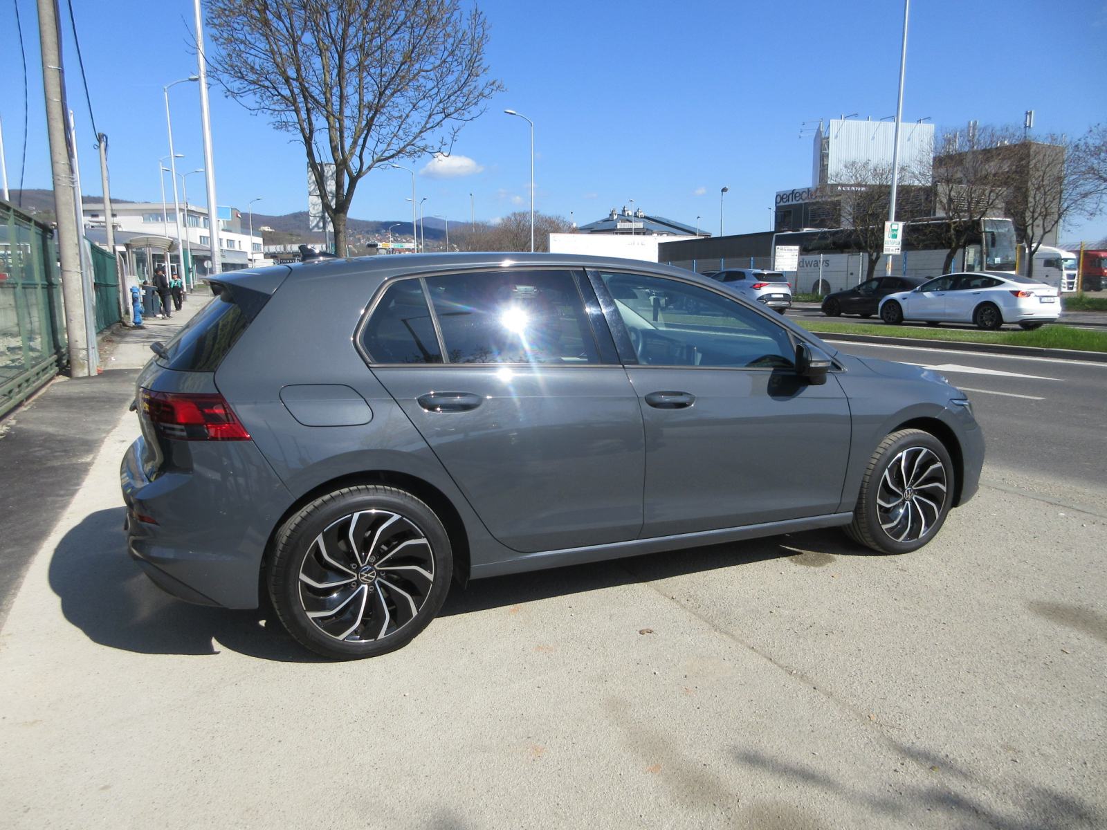 VW Golf 8 2,0 TDI Life,115Ks,Navi,Rik.Kamera,Led,Virtual,Toop Stanje,., fotografija 4