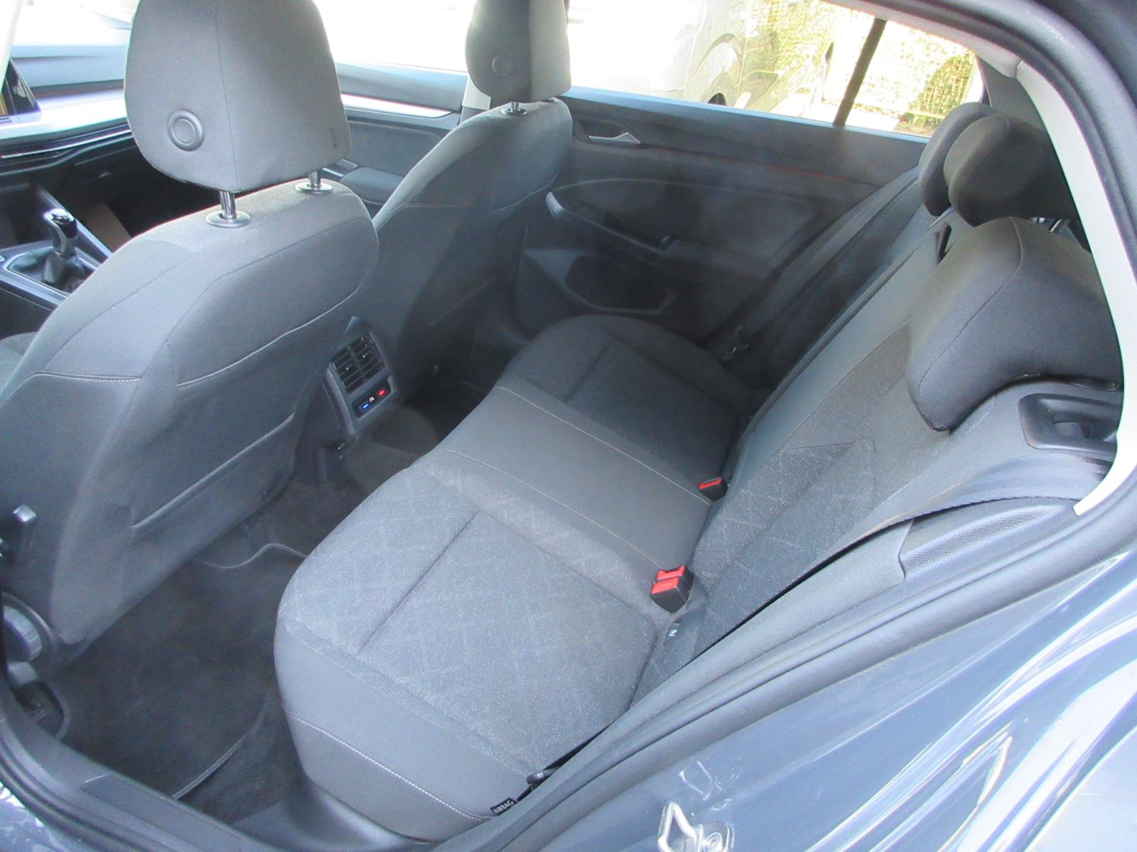 VW Golf 8 2,0 TDI Life,115Ks,Navi,Rik.Kamera,Led,Virtual,Toop Stanje,., fotografija 11