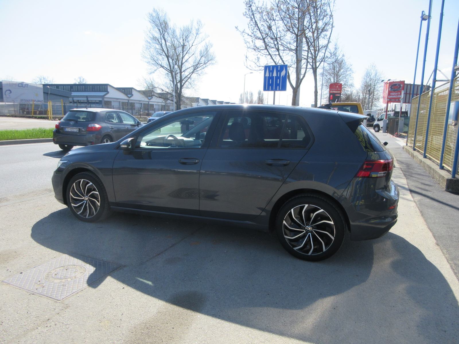 VW Golf 8 2,0 TDI Life,115Ks,Navi,Rik.Kamera,Led,Virtual,Toop Stanje,., fotografija 6