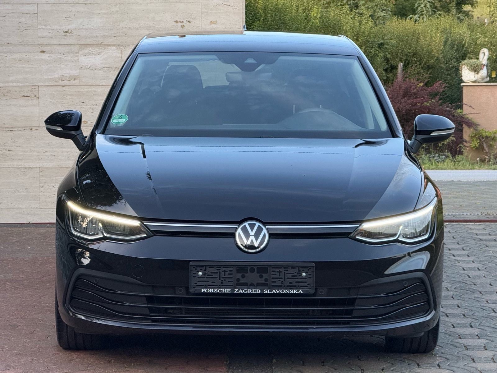 VW Golf 8 2,0 TDI LIFE, NAVI, KEYLESS, ACC, SERVISNA, fotografija 2