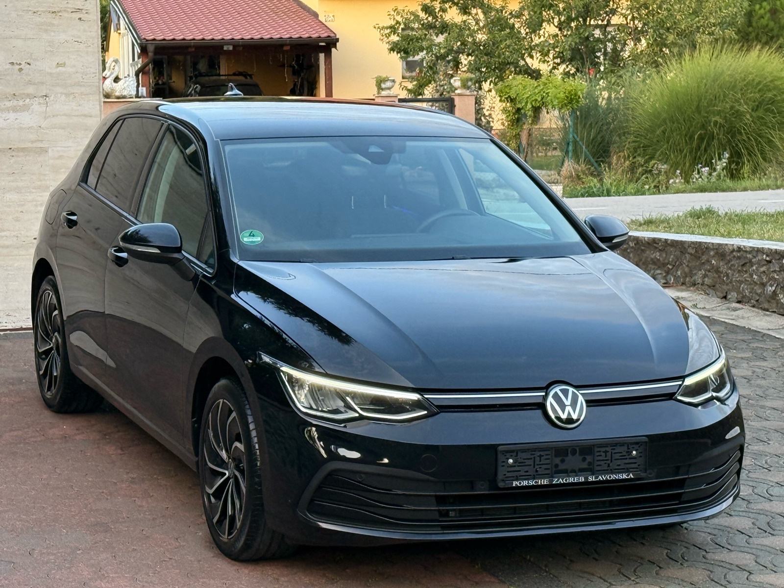 VW Golf 8 2,0 TDI LIFE, NAVI, KEYLESS, ACC, SERVISNA, fotografija 6
