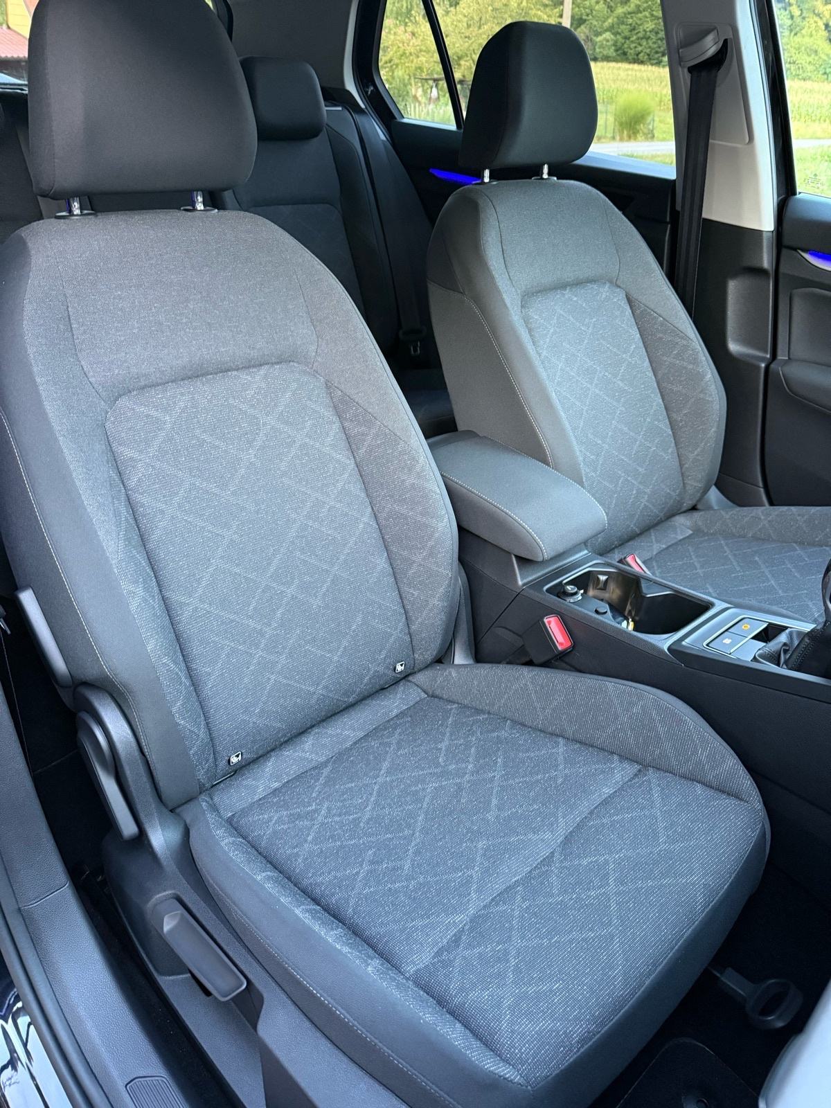VW Golf 8 2,0 TDI LIFE, NAVI, KEYLESS, ACC, SERVISNA, fotografija 9