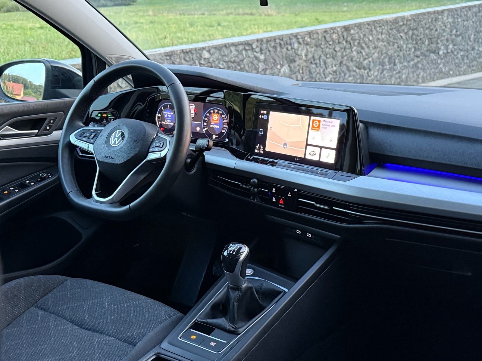 VW Golf 8 2,0 TDI LIFE, NAVI, KEYLESS, ACC, SERVISNA, fotografija 10