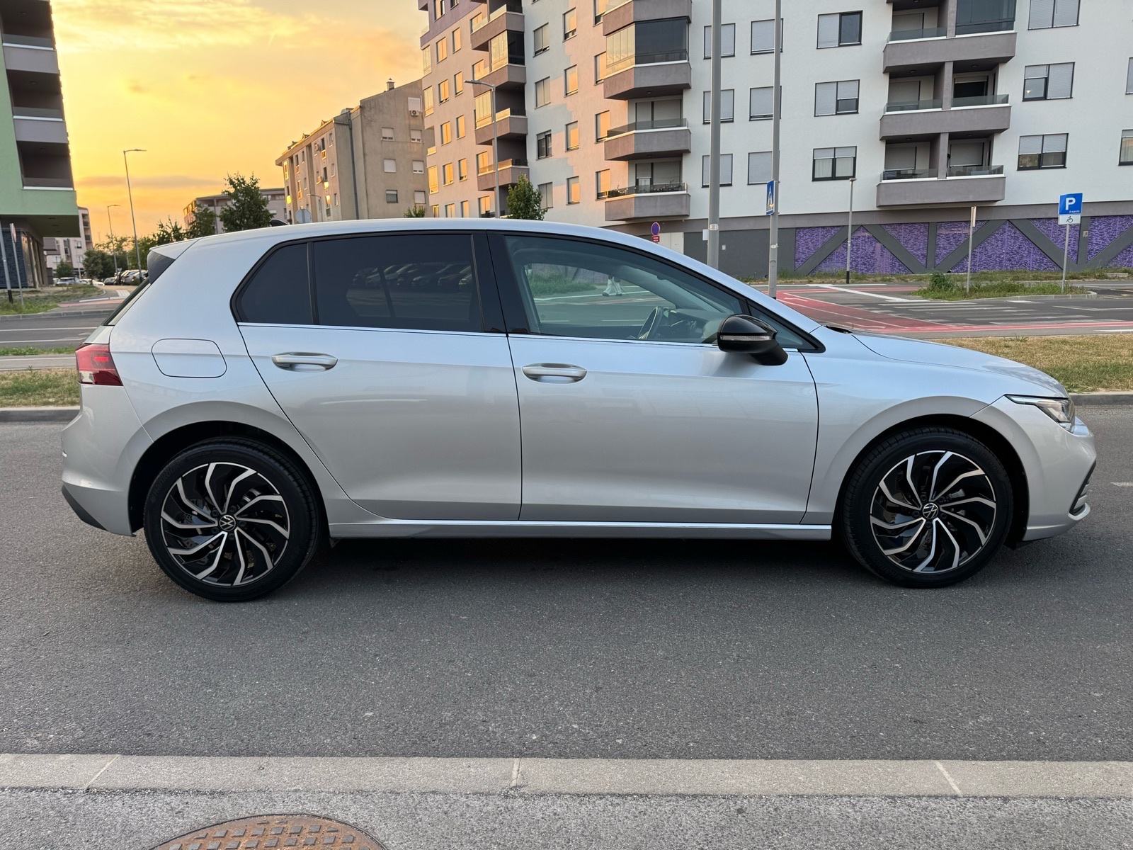 VW Golf 8 2,0 TDI LIFE **NIJE UVOZ,2xKLJUČA, ORIGINAL KM, SERVISNA**, fotografija 6