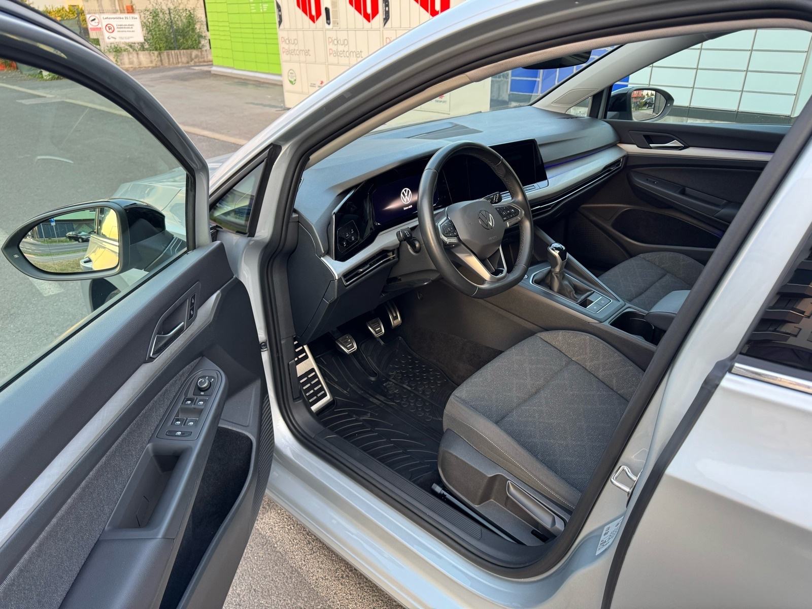 VW Golf 8 2,0 TDI LIFE **NIJE UVOZ,2xKLJUČA, ORIGINAL KM, SERVISNA**, fotografija 9