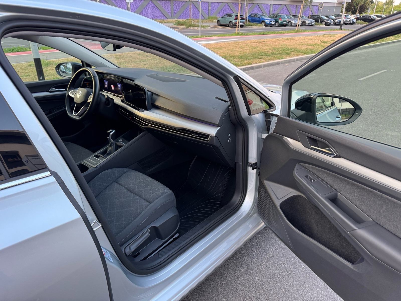VW Golf 8 2,0 TDI LIFE **NIJE UVOZ,2xKLJUČA, ORIGINAL KM, SERVISNA**, fotografija 12