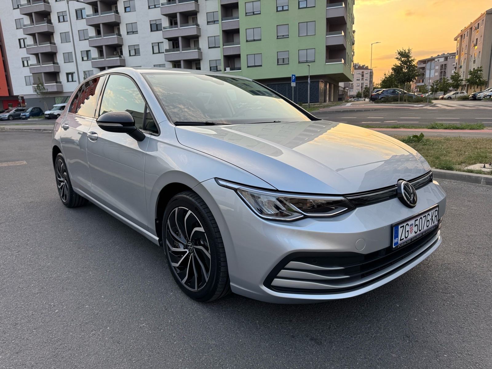 VW Golf 8 2,0 TDI LIFE **NIJE UVOZ,2xKLJUČA, ORIGINAL KM, SERVISNA**, fotografija 7