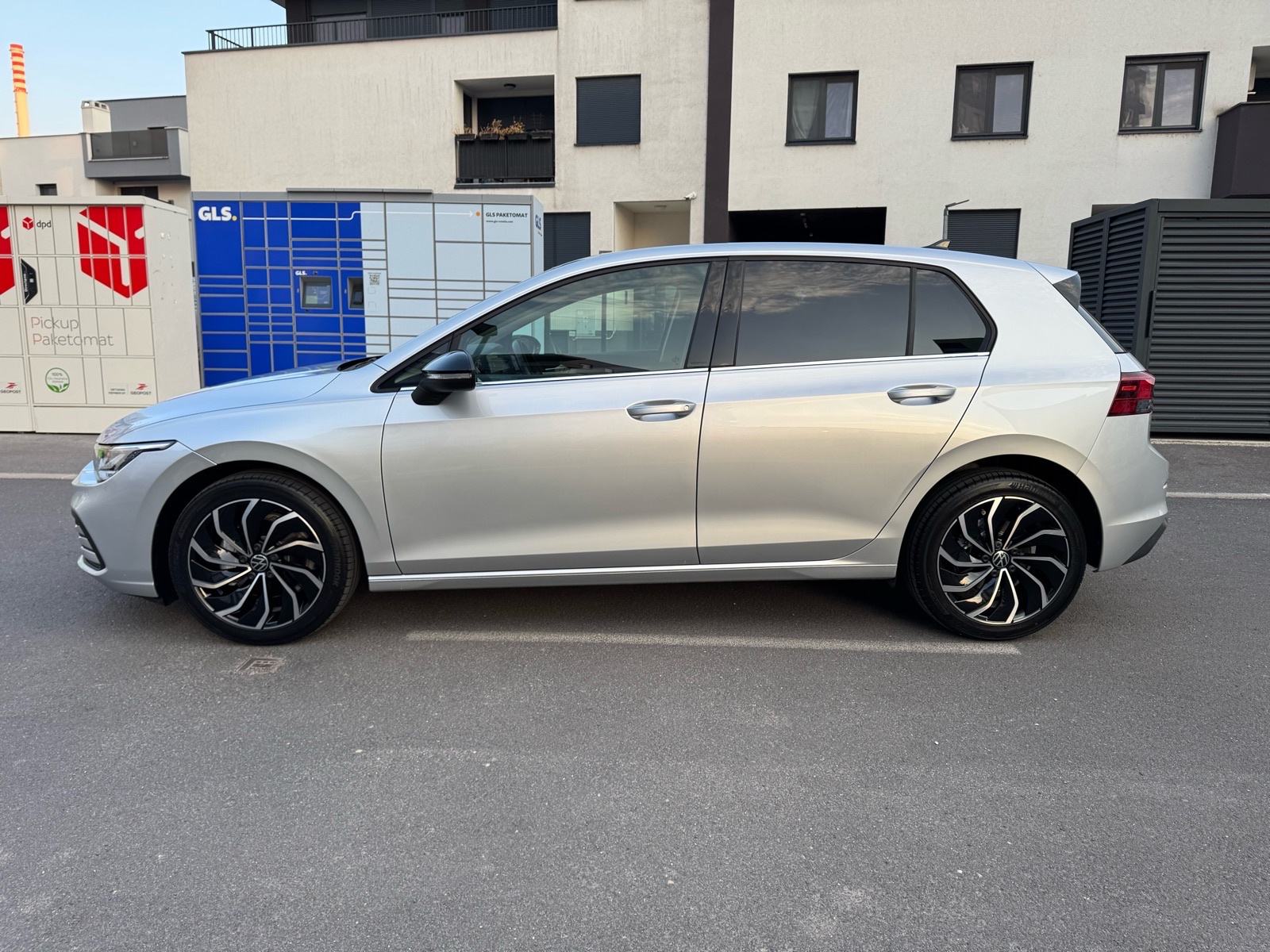 VW Golf 8 2,0 TDI LIFE **NIJE UVOZ,2xKLJUČA, ORIGINAL KM, SERVISNA**, fotografija 2