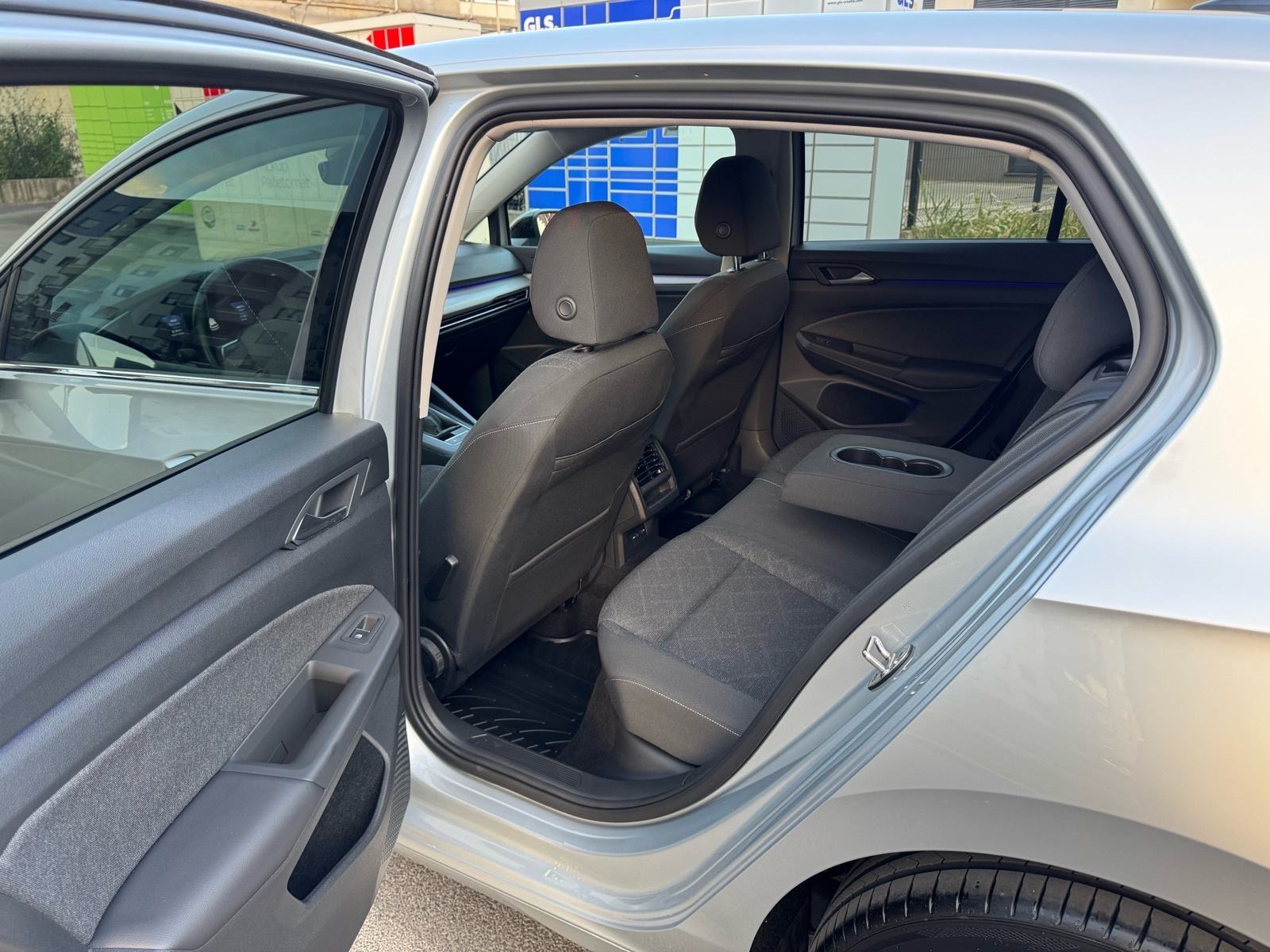 VW Golf 8 2,0 TDI LIFE **NIJE UVOZ,2xKLJUČA, ORIGINAL KM, SERVISNA**, fotografija 11