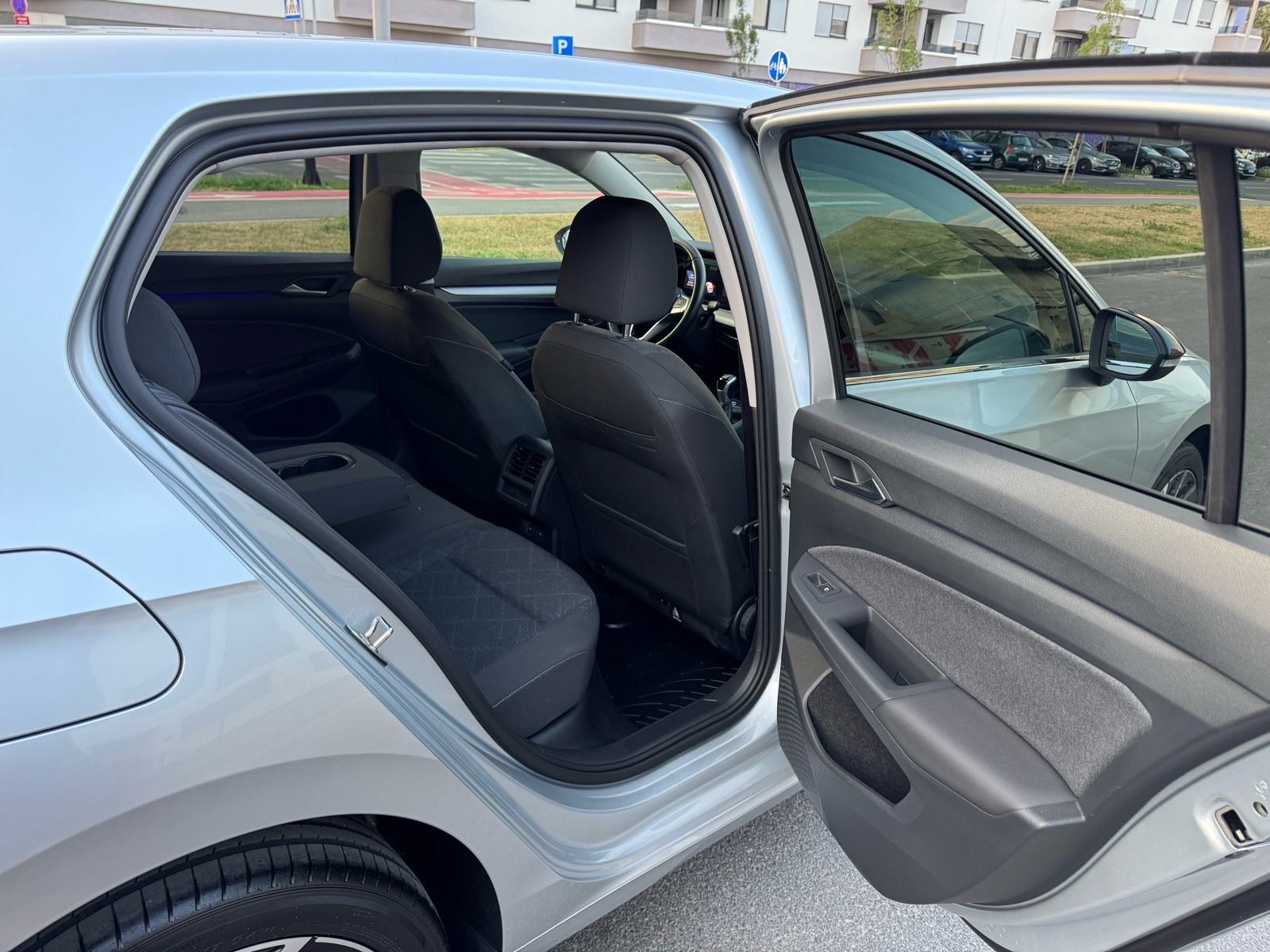 VW Golf 8 2,0 TDI LIFE **NIJE UVOZ,2xKLJUČA, ORIGINAL KM, SERVISNA**, fotografija 13