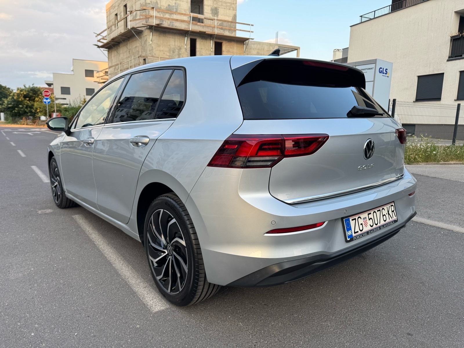 VW Golf 8 2,0 TDI LIFE **NIJE UVOZ,2xKLJUČA, ORIGINAL KM, SERVISNA**, fotografija 3