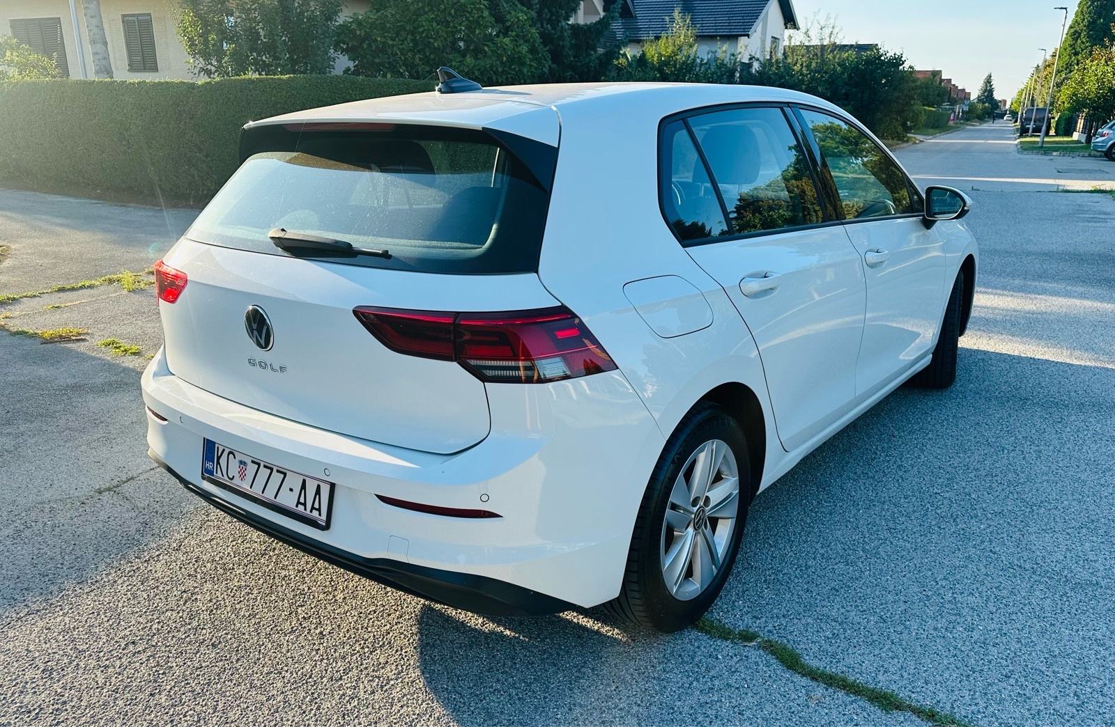 VW Golf 8 2,0 TDI Life Tvorničko jamstvo, fotografija 3