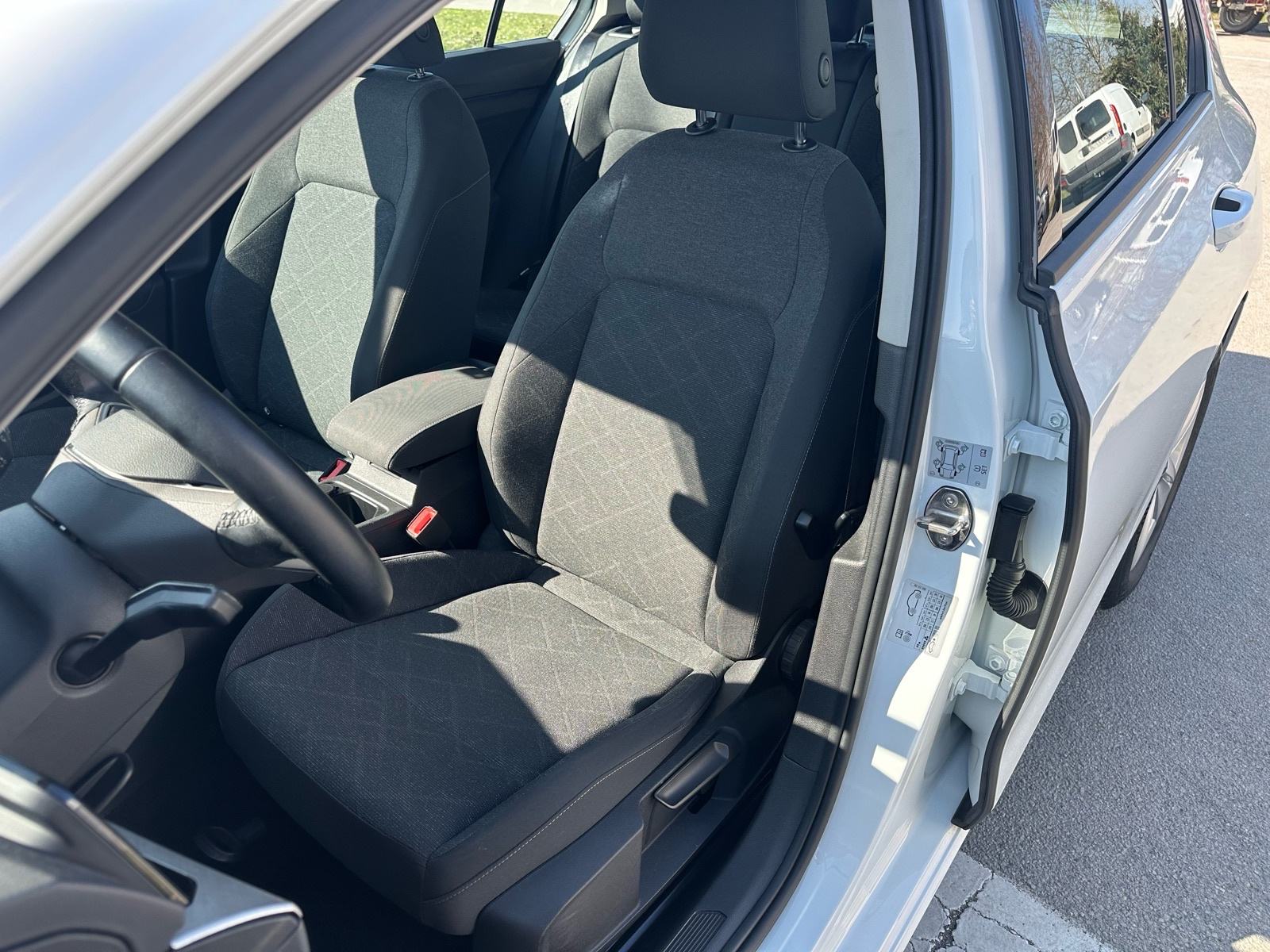 VW Golf 8 2,0 TDI Life Tvorničko jamstvo, fotografija 11