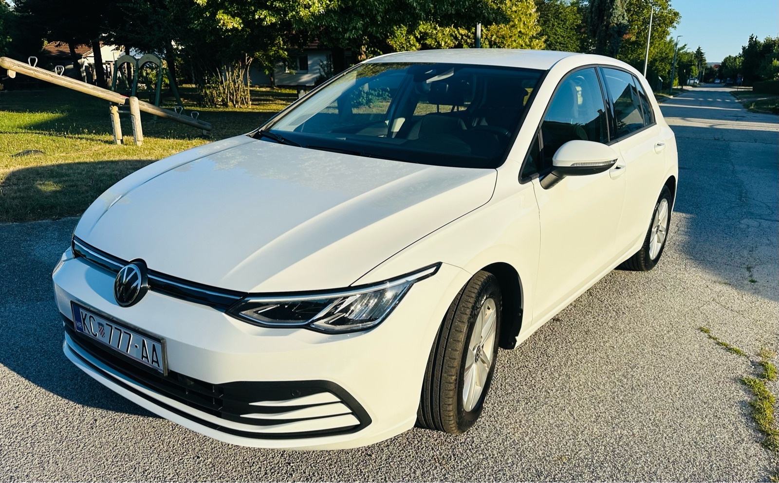 VW Golf 8 2,0 TDI Life Tvorničko jamstvo, fotografija 5