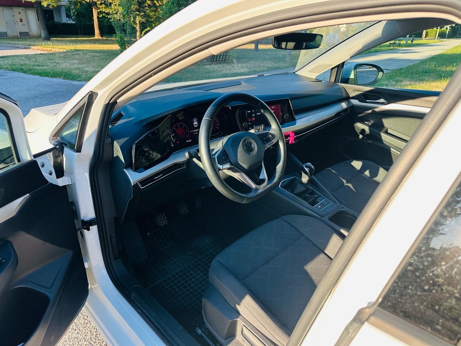 VW Golf 8 2,0 TDI Life Tvorničko jamstvo, fotografija 10