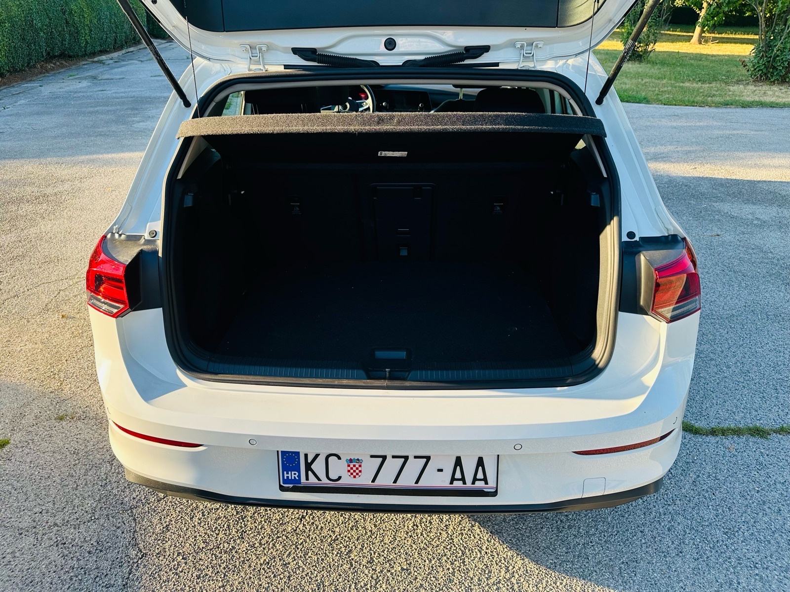 VW Golf 8 2,0 TDI Life Tvorničko jamstvo, fotografija 8