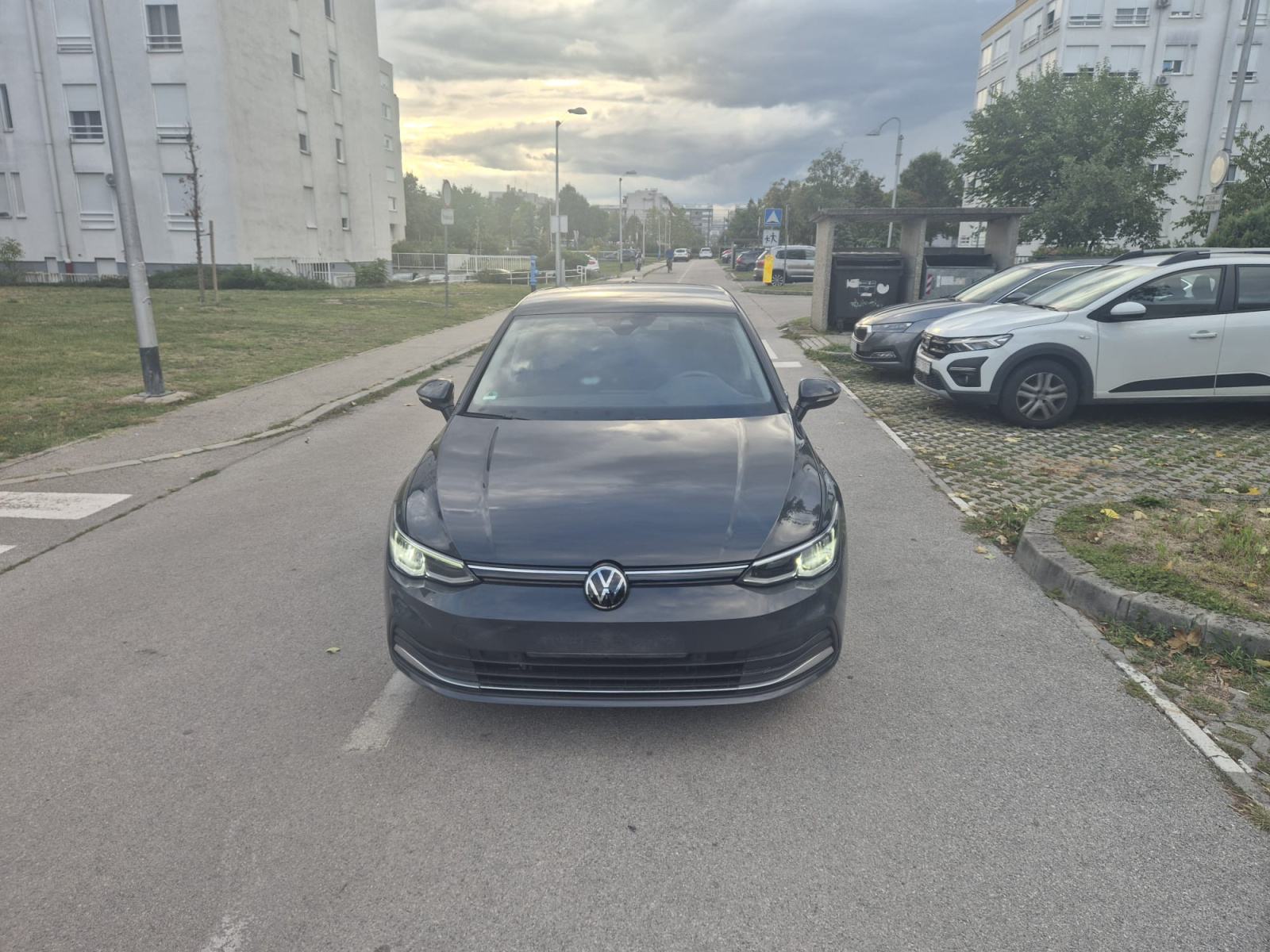 VW Golf 8 2,0 TDI Move, pogled izvana - slika 1