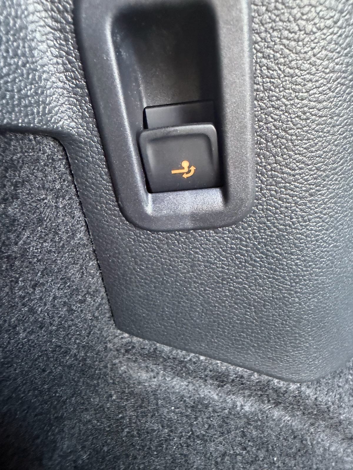 VW Golf 8 2,0 TDI”-R Line-“2025.godina”registriran godinu dana, fotografija 19