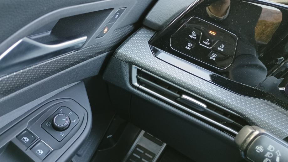 VW Golf 8 2,0 tdi R oprema DSG 150 ks IQ Led, aktivni tempomat, kamera, fotografija 9