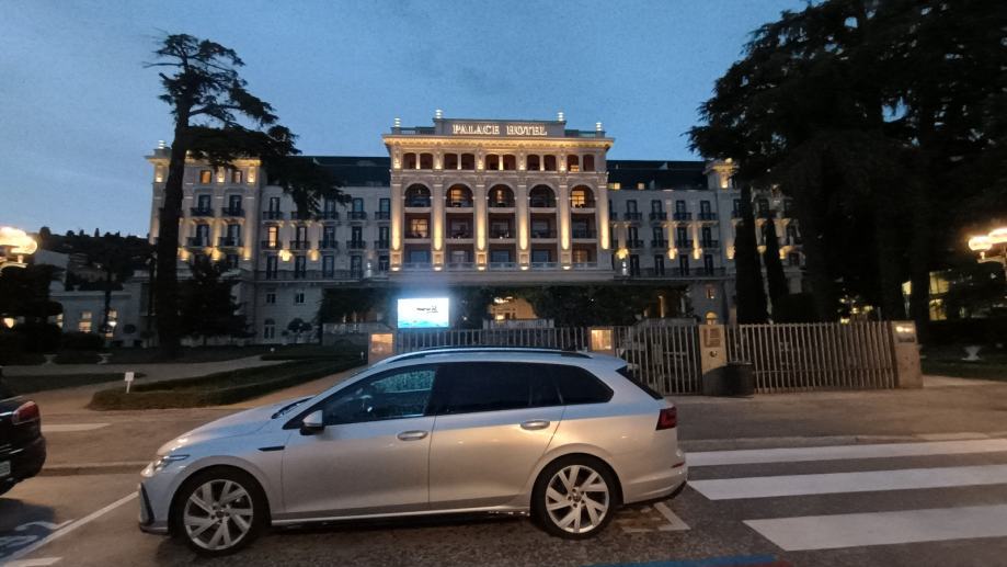 VW Golf 8 2,0 tdi R oprema DSG 150 ks IQ Led, aktivni tempomat, kamera, fotografija 6