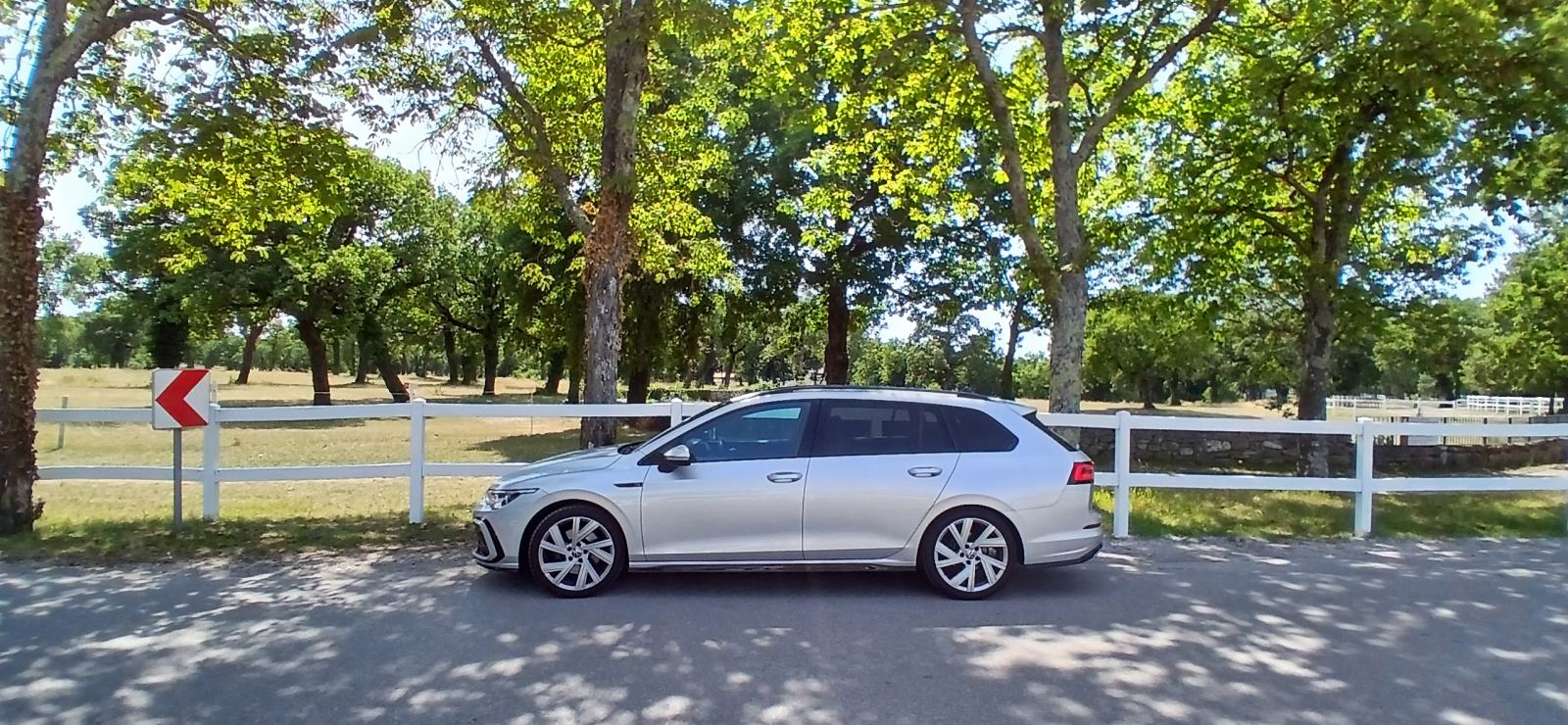 VW Golf 8 2,0 tdi R oprema DSG 150 ks IQ Led, aktivni tempomat, kamera, fotografija 3