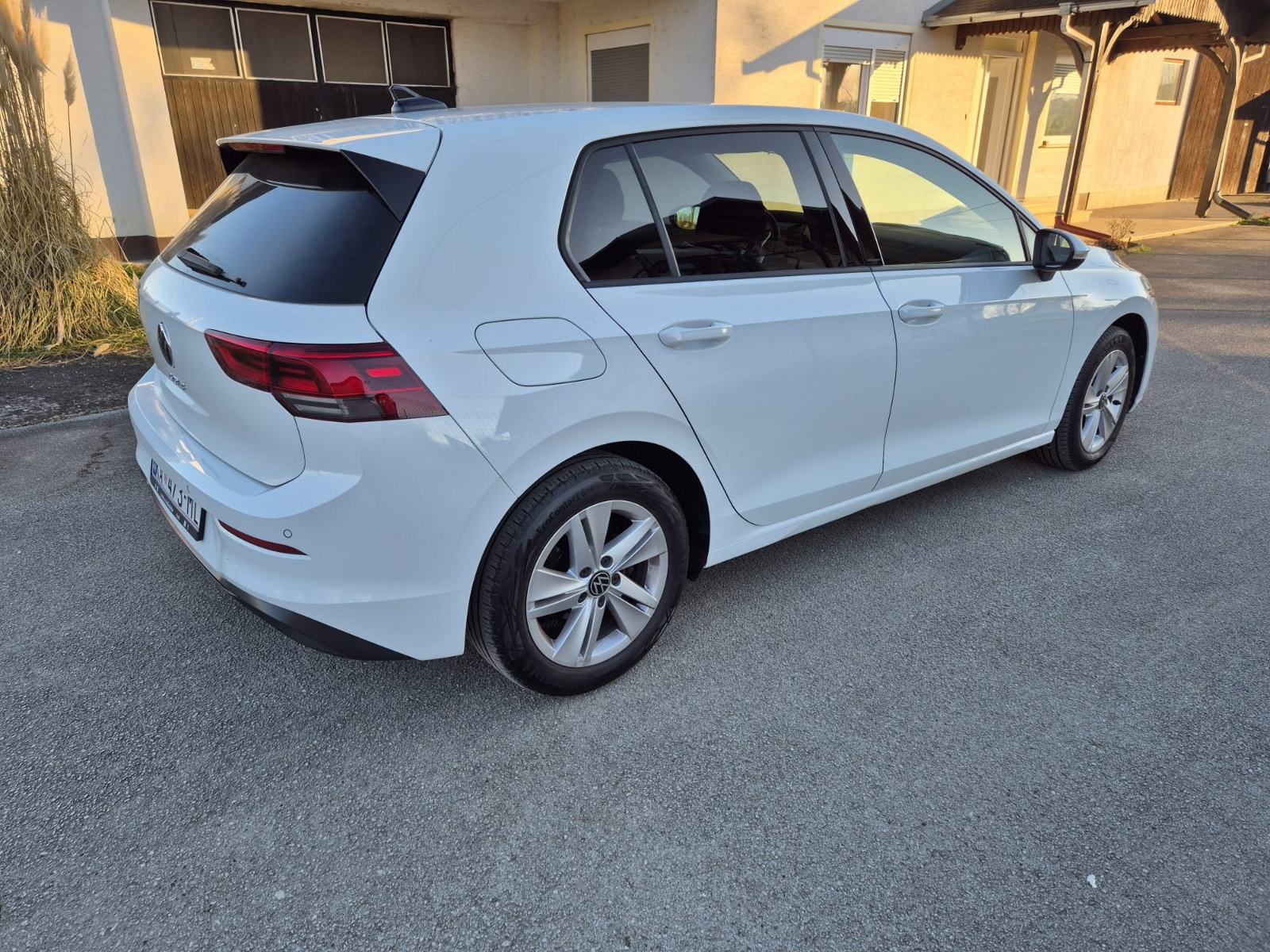 VW Golf 8 2,0 TDI, Life, 2022. god.,110 KW, kamera prednja i stražnja, fotografija 4