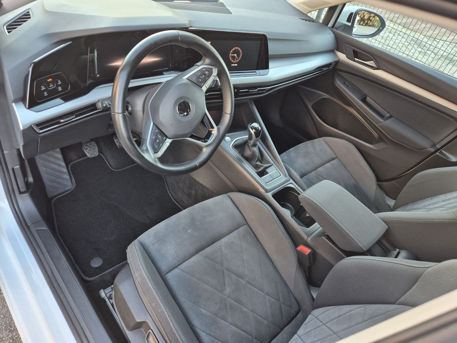 VW Golf 8 2,0 TDI, Life, 2022. god.,110 KW, kamera prednja i stražnja, fotografija 11