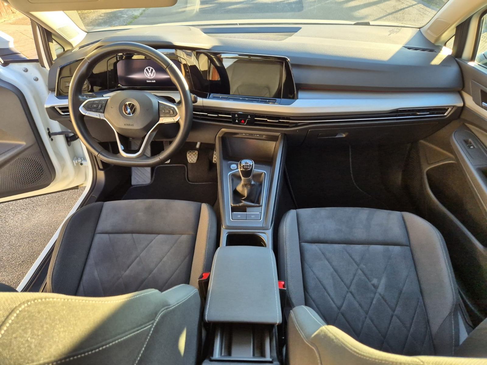 VW Golf 8 2,0 TDI, Life, 2022. god.,110 KW, kamera prednja i stražnja, fotografija 8