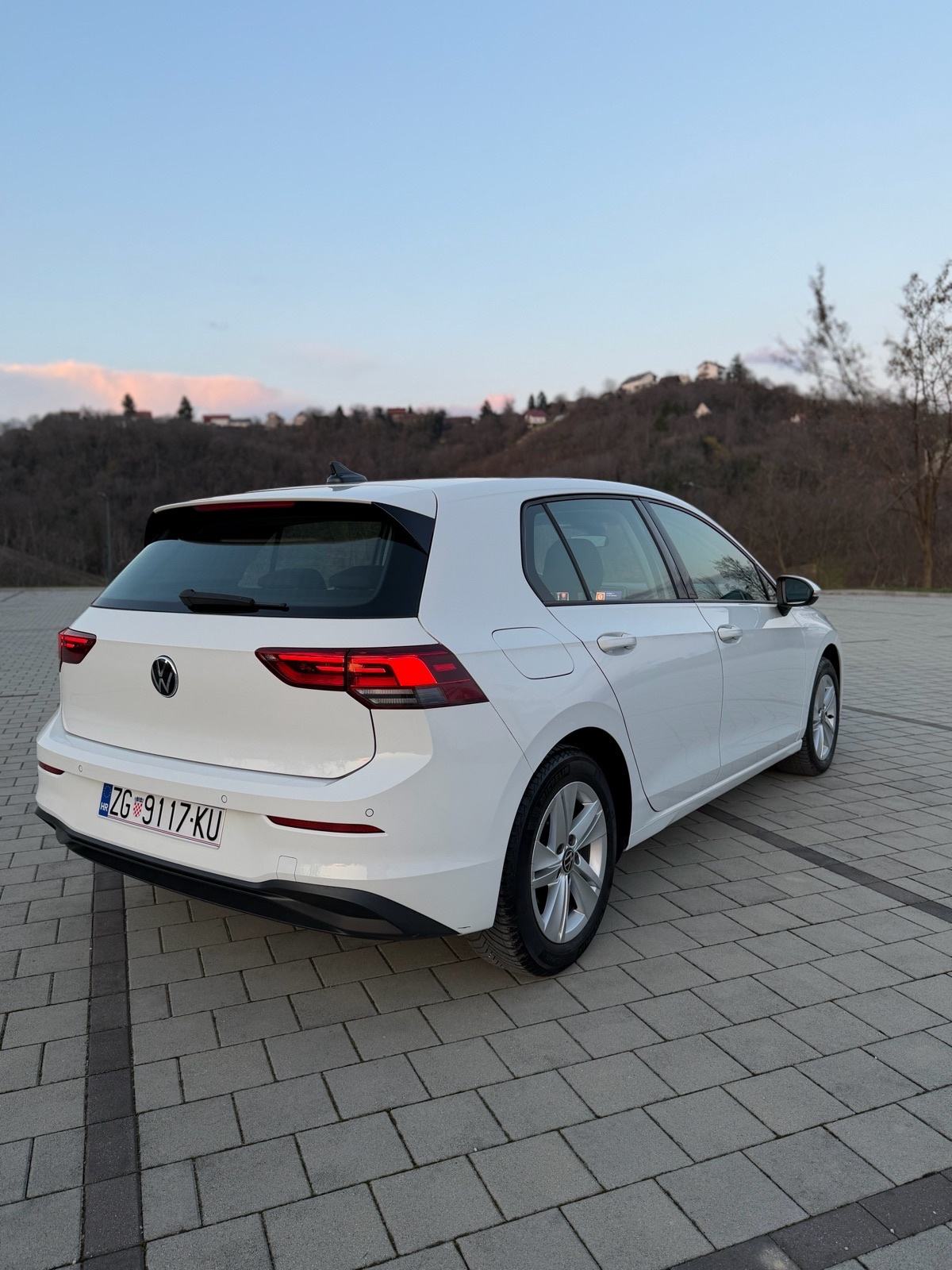 VW Golf 8 2,0 TDI LIFE, REGISTRIRAN, NAVI, KEYLESS, ACC, fotografija 3