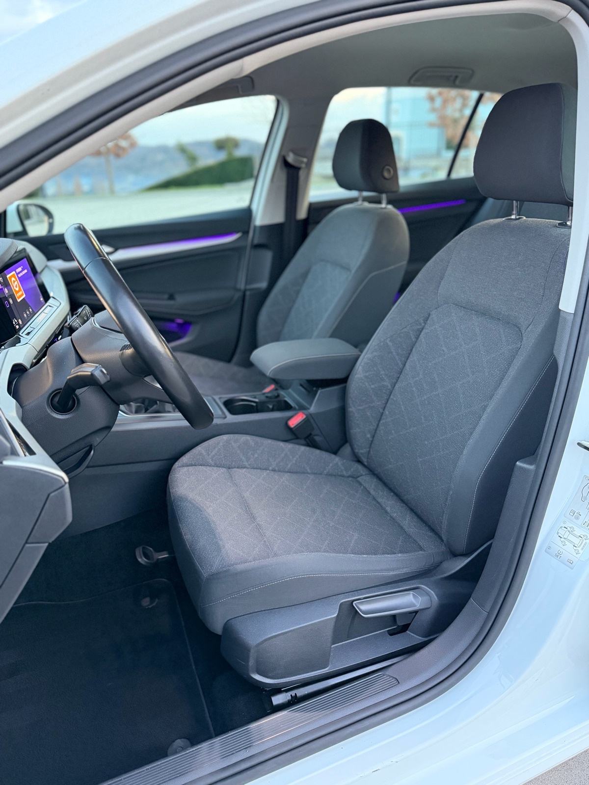 VW Golf 8 2,0 TDI LIFE, REGISTRIRAN, NAVI, KEYLESS, ACC, fotografija 8