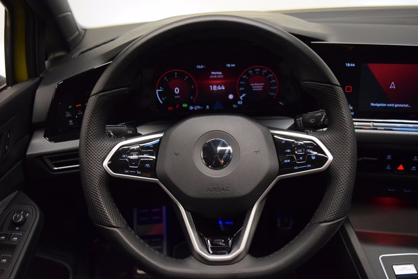 VW Golf 8 2.0 TDI⭐️R-Line⭐️PANO⭐️SPORTSKA SJEDALA⭐️LED⭐️POSEBNA OPREMA, fotografija 8
