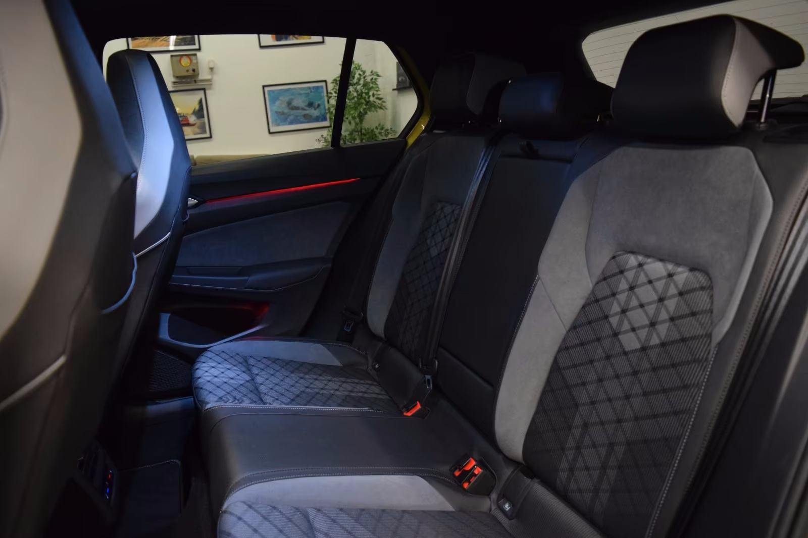 VW Golf 8 2.0 TDI⭐️R-Line⭐️PANO⭐️SPORTSKA SJEDALA⭐️LED⭐️POSEBNA OPREMA, fotografija 10
