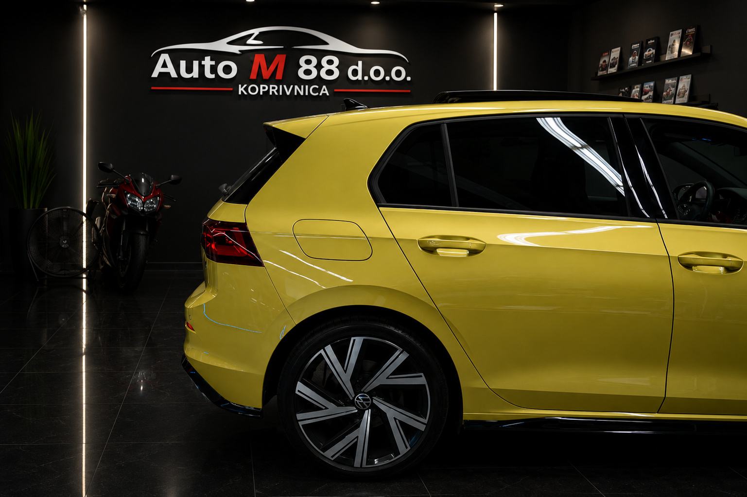 VW Golf 8 2.0 TDI⭐️R-Line⭐️PANO⭐️SPORTSKA SJEDALA⭐️LED⭐️POSEBNA OPREMA, fotografija 4
