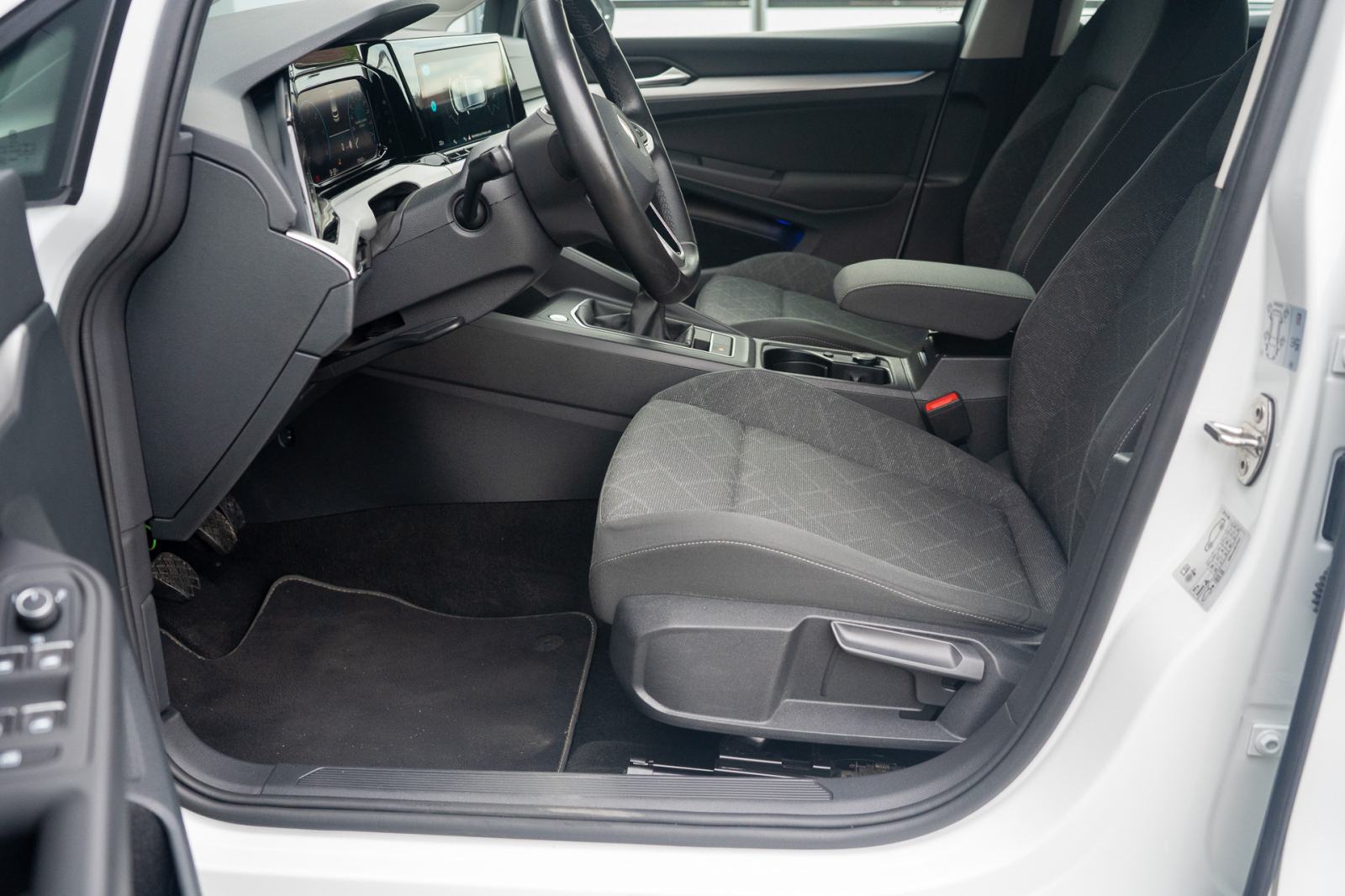 VW Golf 8 2,0 TDI, Navi, ACC, Keyless, fotografija 9