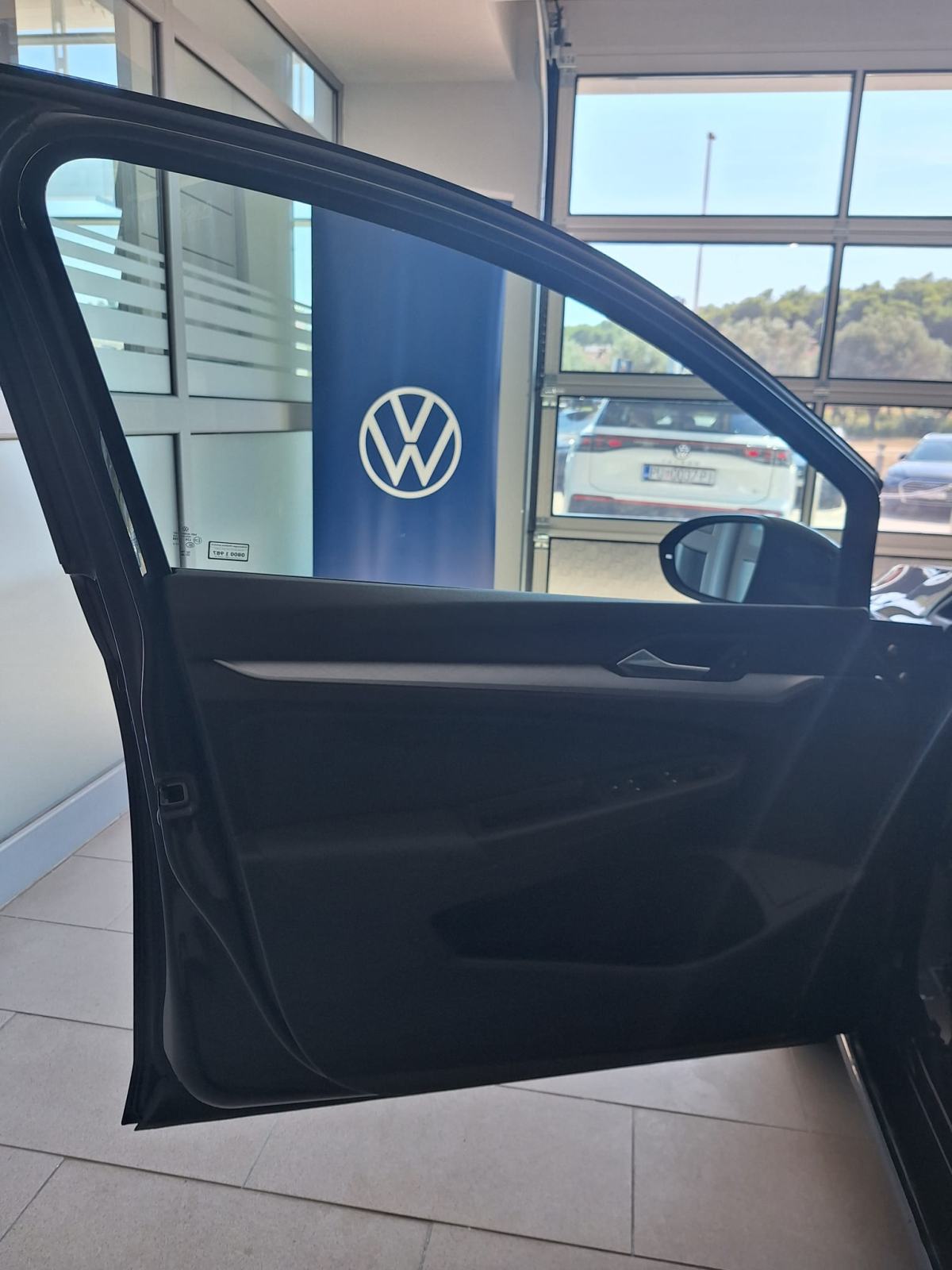 GOLF 8 1.5 TSI - NOVO VOZILO-AKCIJSKI MODEL !!!, fotografija 9