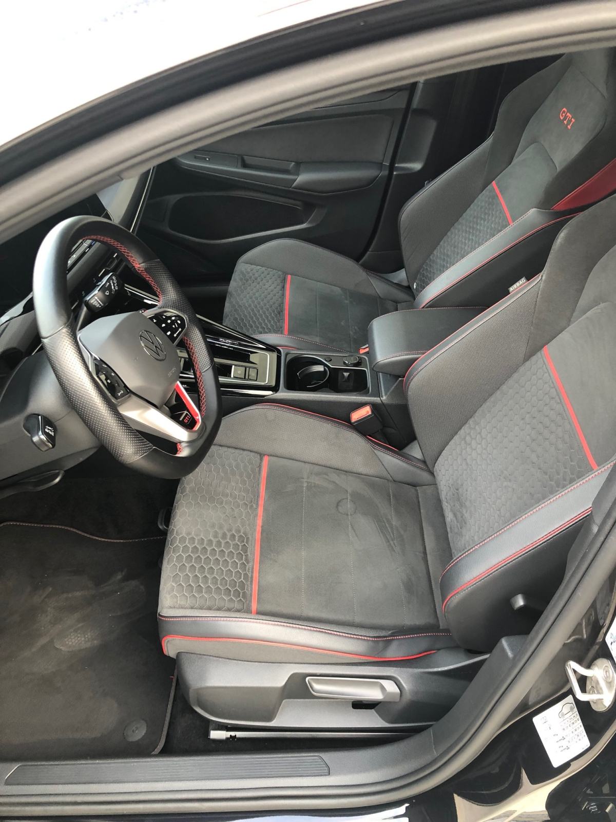 VW Golf 8 GTI CLUBSPORT AKRAPOVIC/ PERFORMANCE PACK, fotografija 5