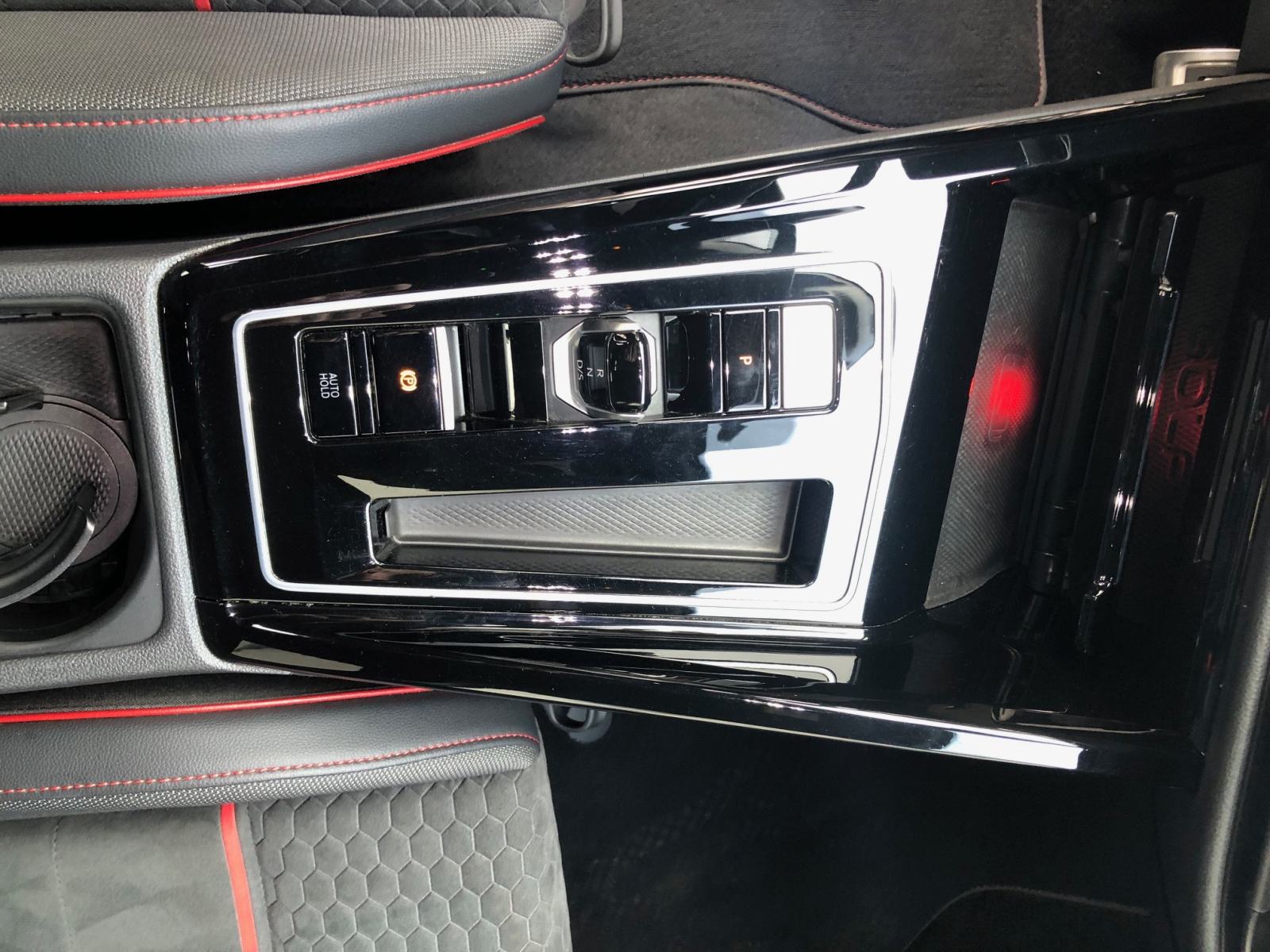 VW Golf 8 GTI CLUBSPORT AKRAPOVIC/ PERFORMANCE PACK, fotografija 6