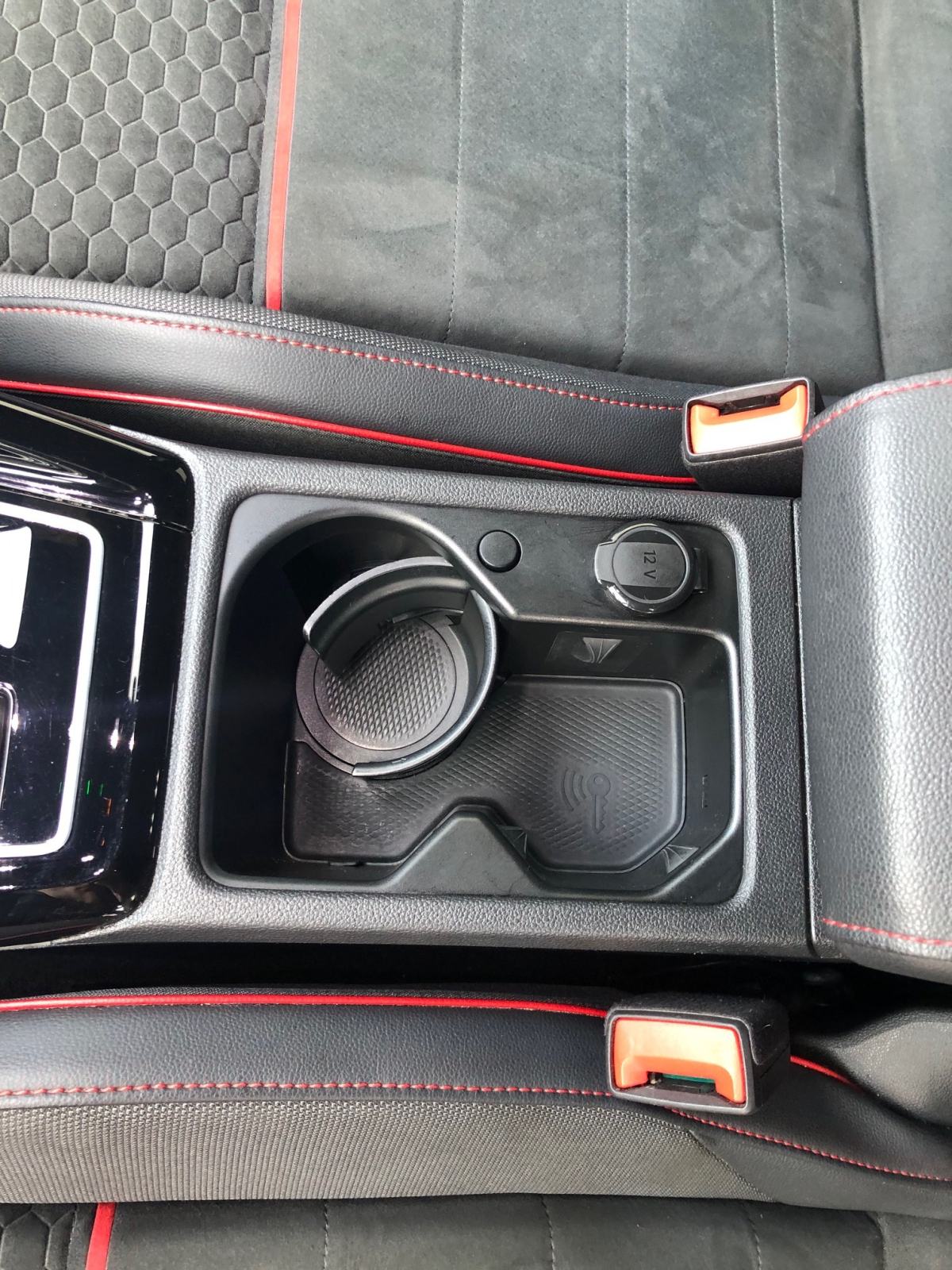 VW Golf 8 GTI CLUBSPORT AKRAPOVIC/ PERFORMANCE PACK, fotografija 7