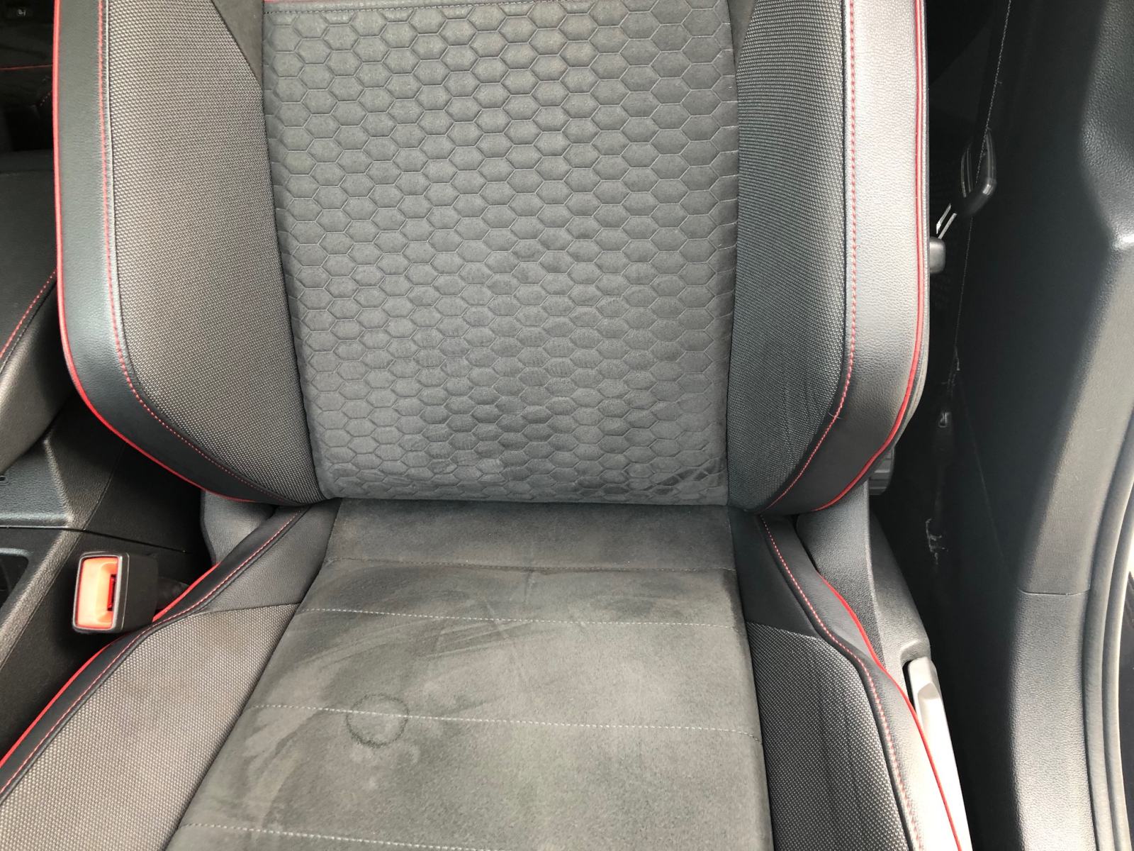 VW Golf 8 GTI CLUBSPORT AKRAPOVIC/ PERFORMANCE PACK, fotografija 8