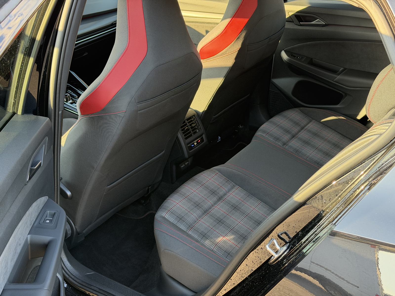 VW GOLF 8 2,0 GTI DSG 16.000km, fotografija 10