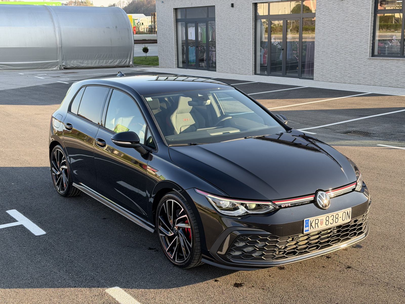 VW GOLF 8 2,0 GTI DSG 16.000km, fotografija 3