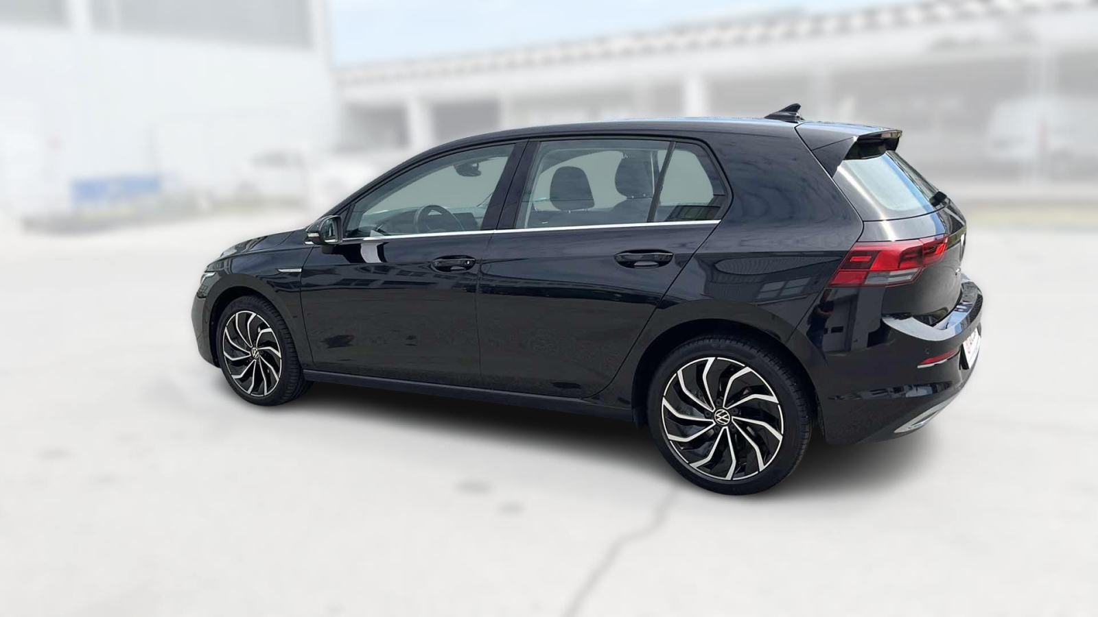 VW GOLF 8 2023 • PREMIUM jamstvo • AutoZubak Rabljena, fotografija 6