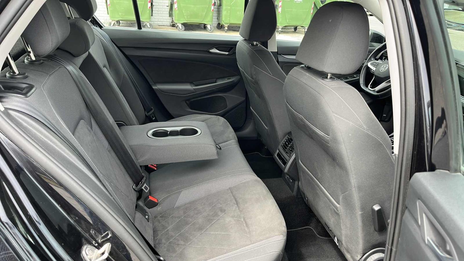 VW GOLF 8 2023 • PREMIUM jamstvo • AutoZubak Rabljena, fotografija 10