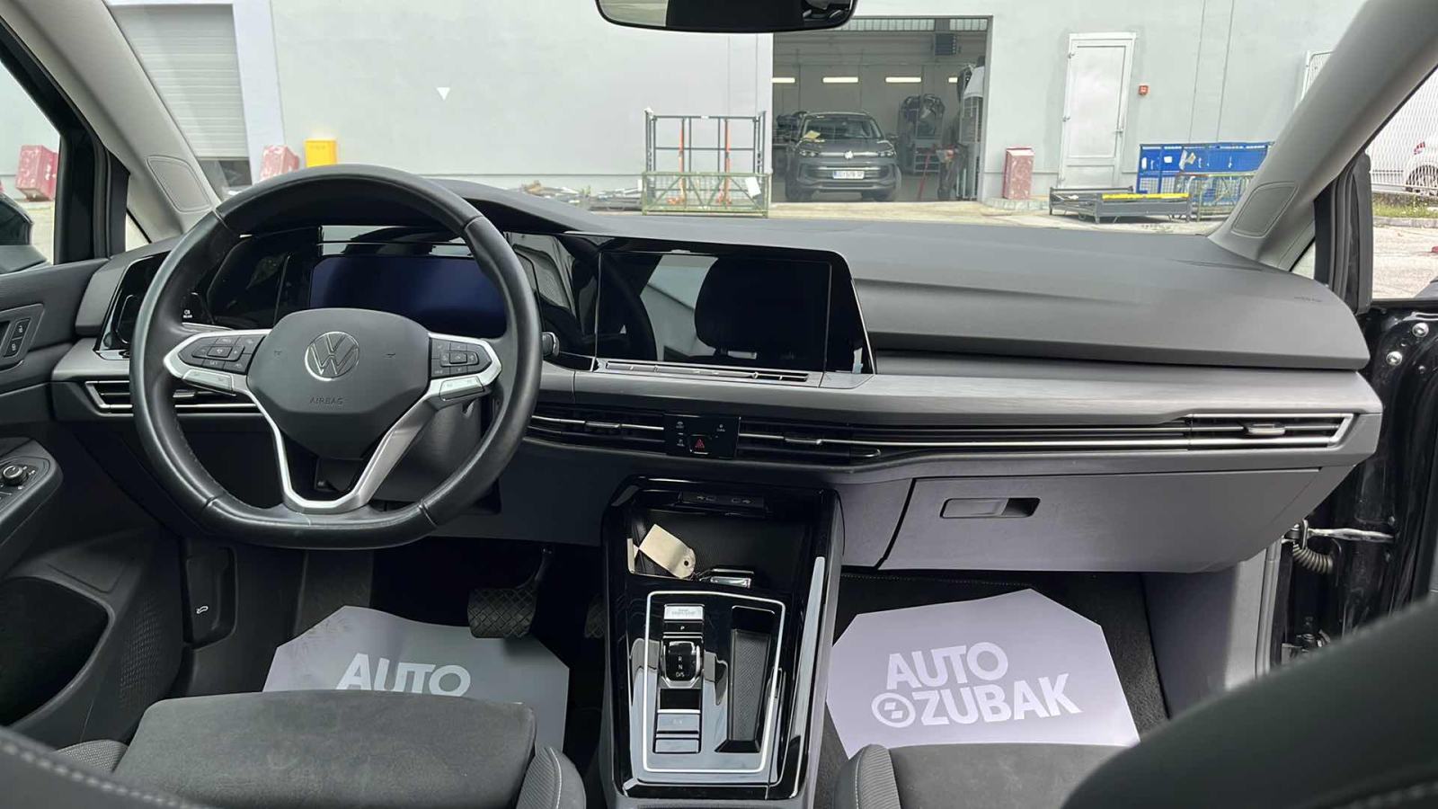 VW GOLF 8 2023 • PREMIUM jamstvo • AutoZubak Rabljena, fotografija 11