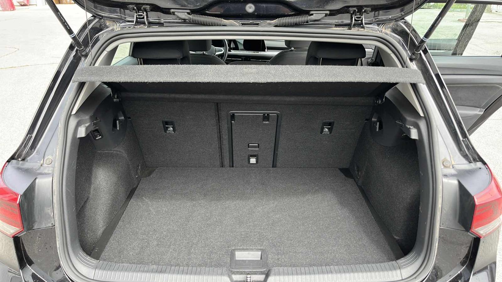VW GOLF 8 2023 • PREMIUM jamstvo • AutoZubak Rabljena, fotografija 12
