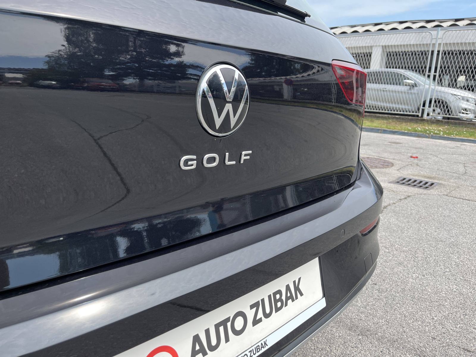 VW GOLF 8 2023 • PREMIUM jamstvo • AutoZubak Rabljena, fotografija 16