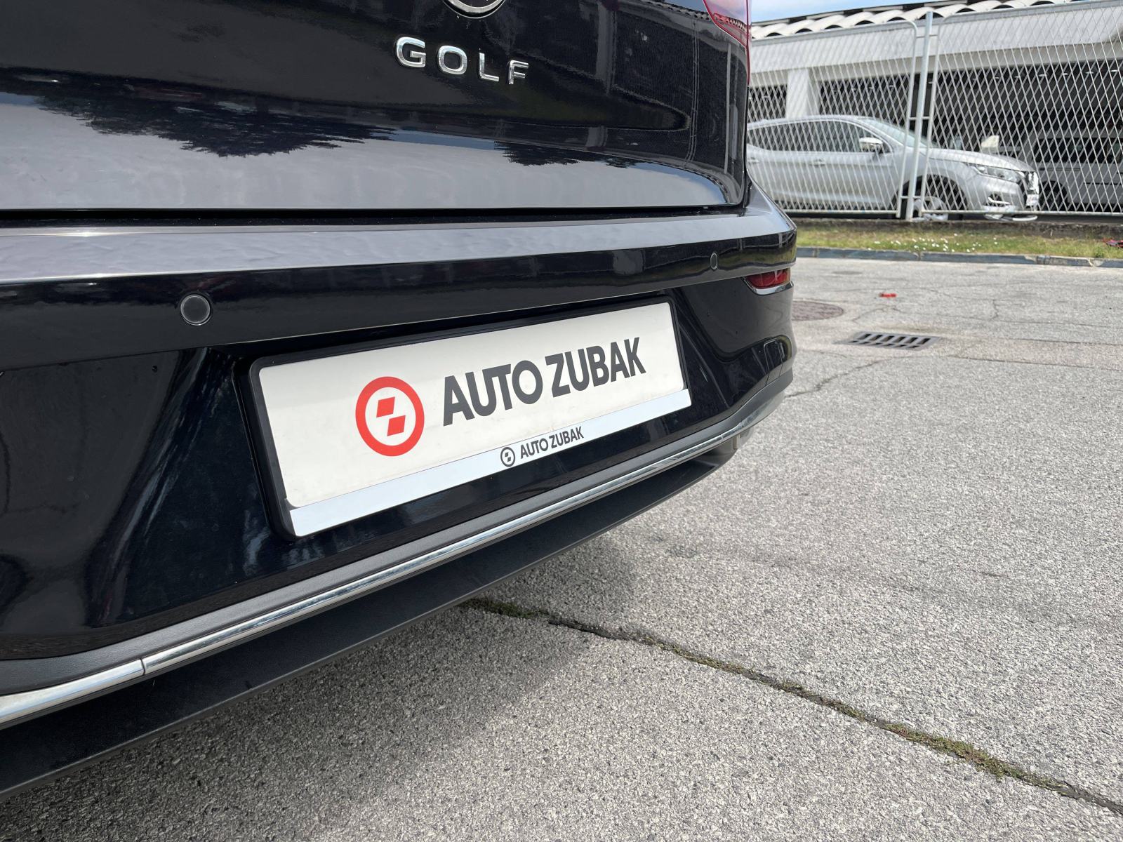 VW GOLF 8 2023 • PREMIUM jamstvo • AutoZubak Rabljena, fotografija 17