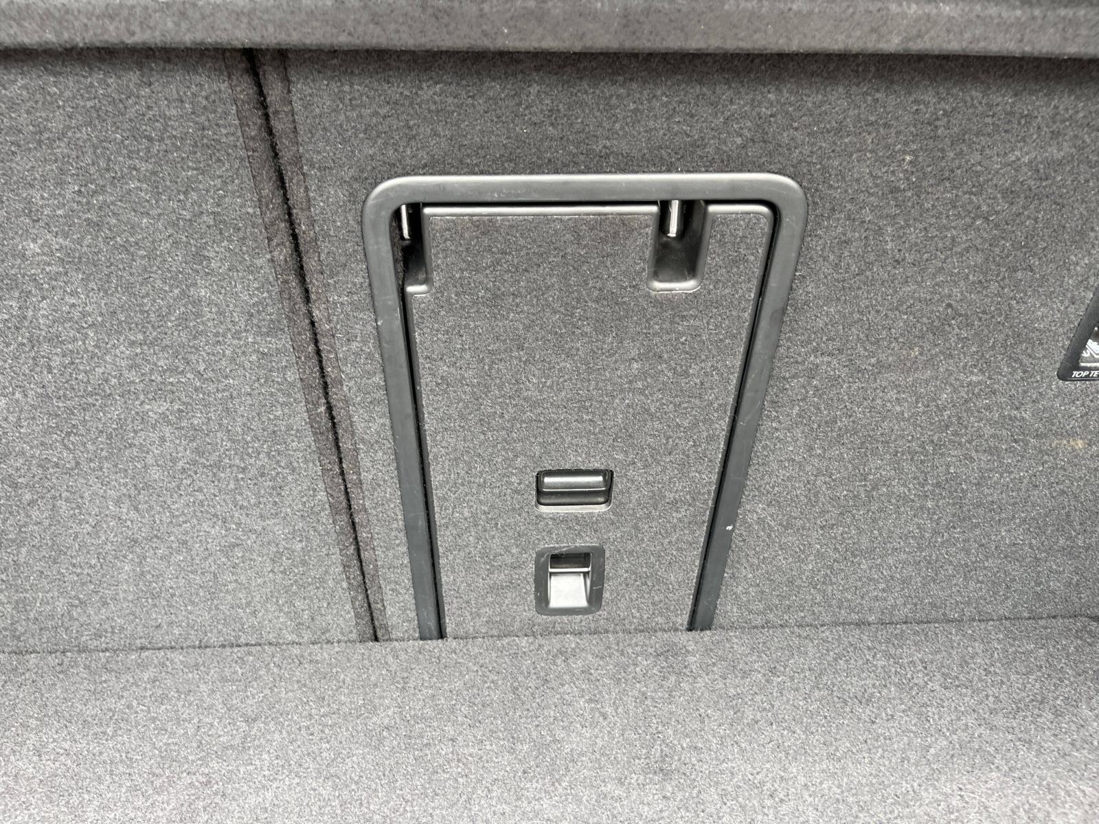 VW GOLF 8 2023 • PREMIUM jamstvo • AutoZubak Rabljena, fotografija 18